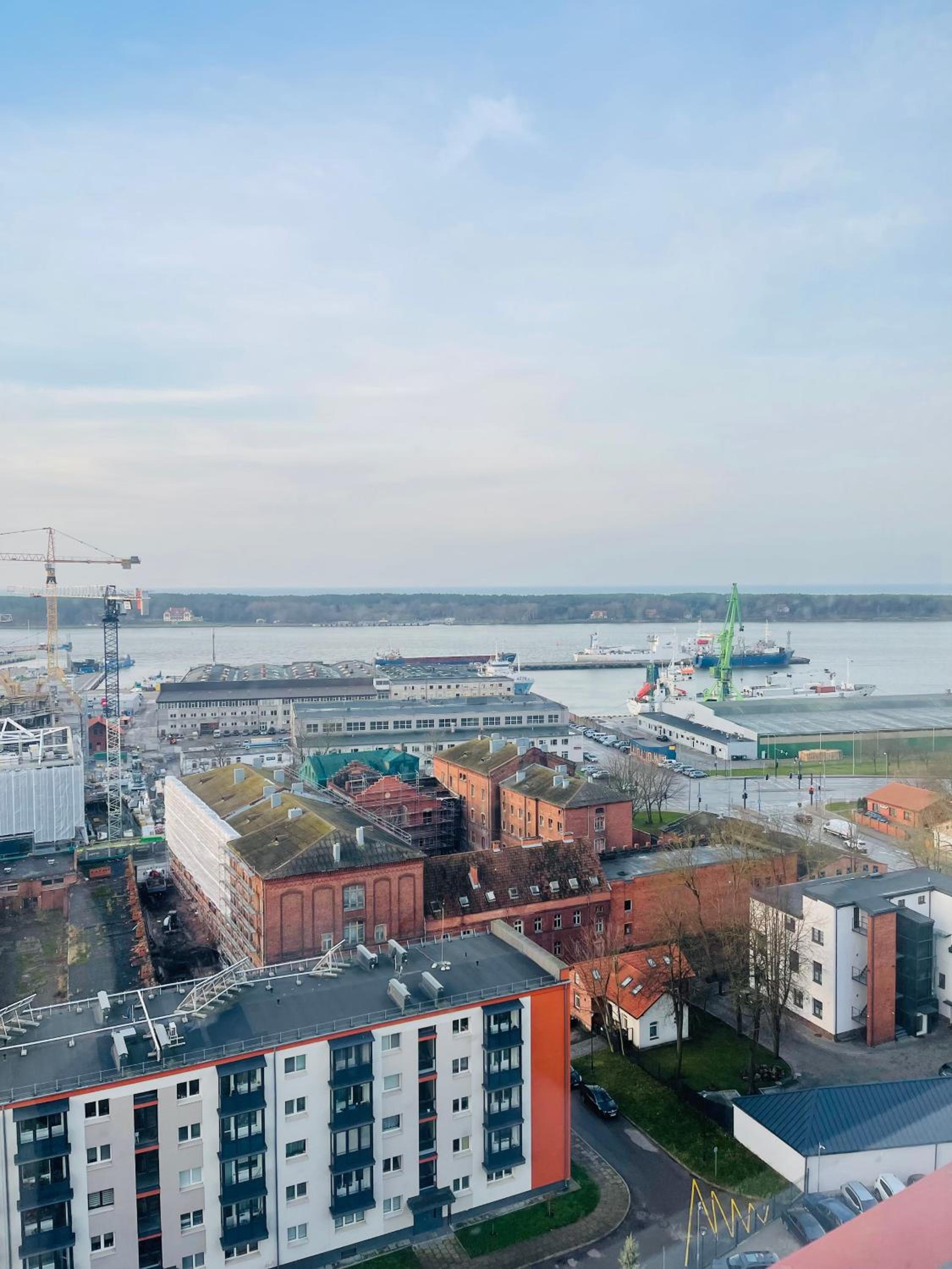 Panoramic city center apartment