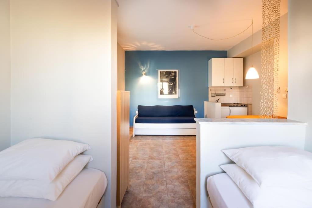 Pelagos Paradise Seafront Studio by Booking Kottas view 2