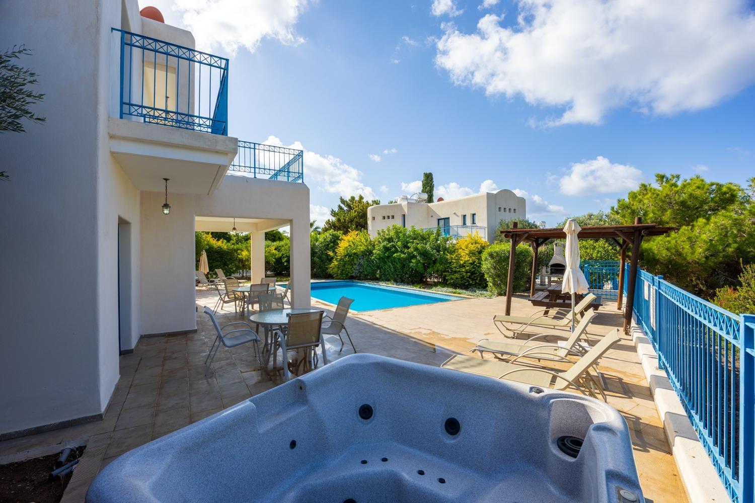 Villa Apollonas