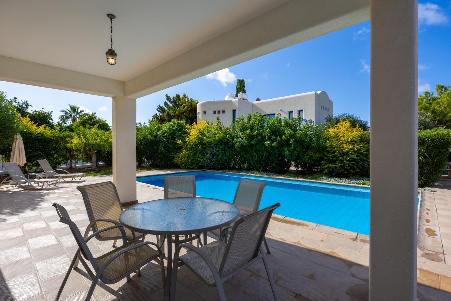 Villa Apollonas