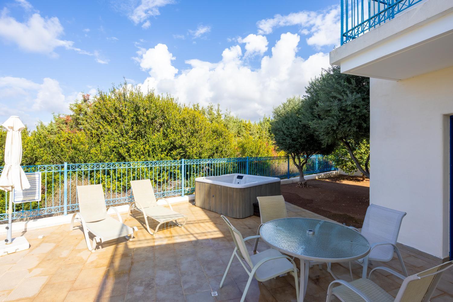 Villa Apollonas