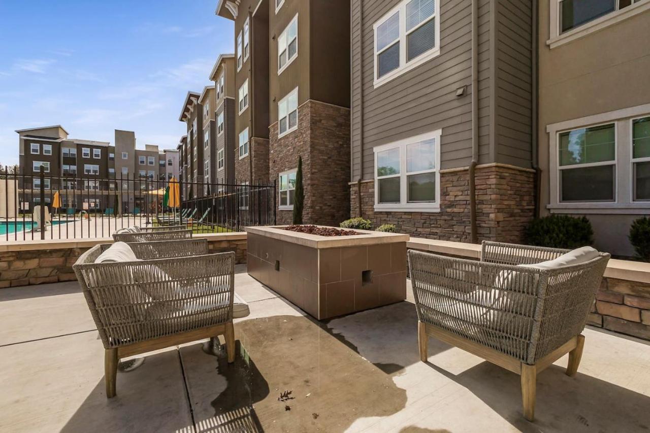 Modern Farmhouse APT RM Bth Gym Pool Tan
