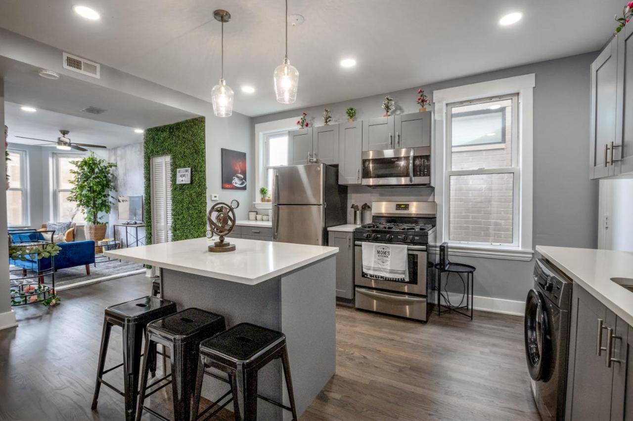 Cute and Cozy Chicago Modern Condo photo 4
