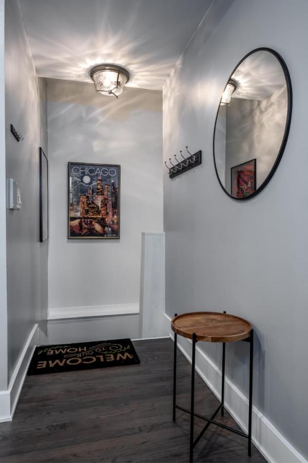 Cute and Cozy Chicago Modern Condo photo 5