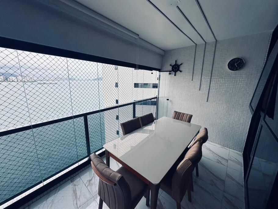Apartamento de frente para o mar