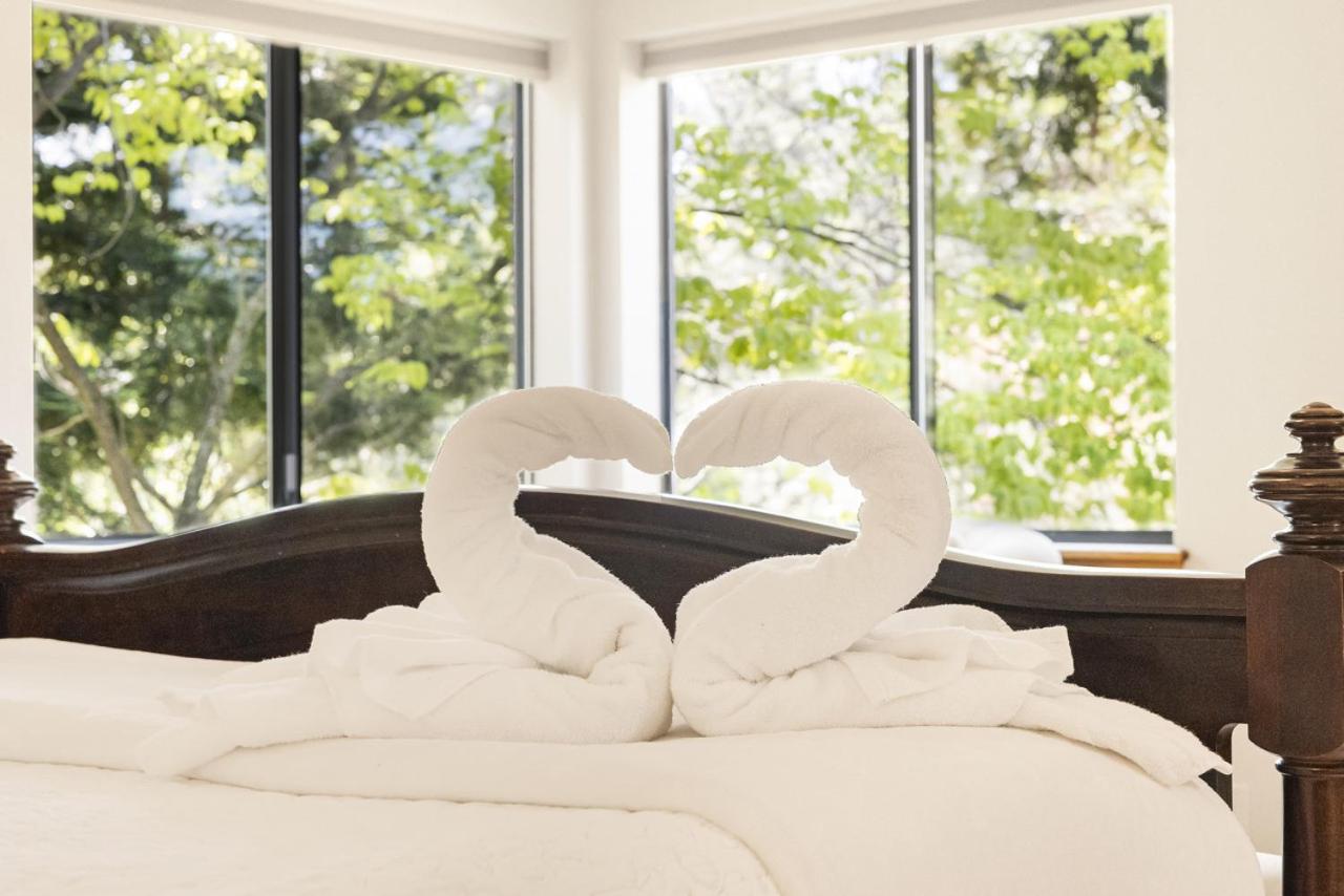 Honey Run K/Suite: Pool-HotTub-Private Lake Escape view 5