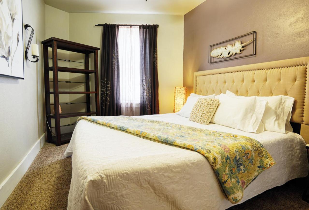 FlatIron Suite 203 - King Sized with a View view 2