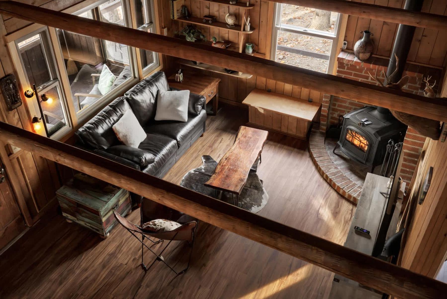 Cozy w Fire Pit Grill Deck Screened Porch WiFi view 3