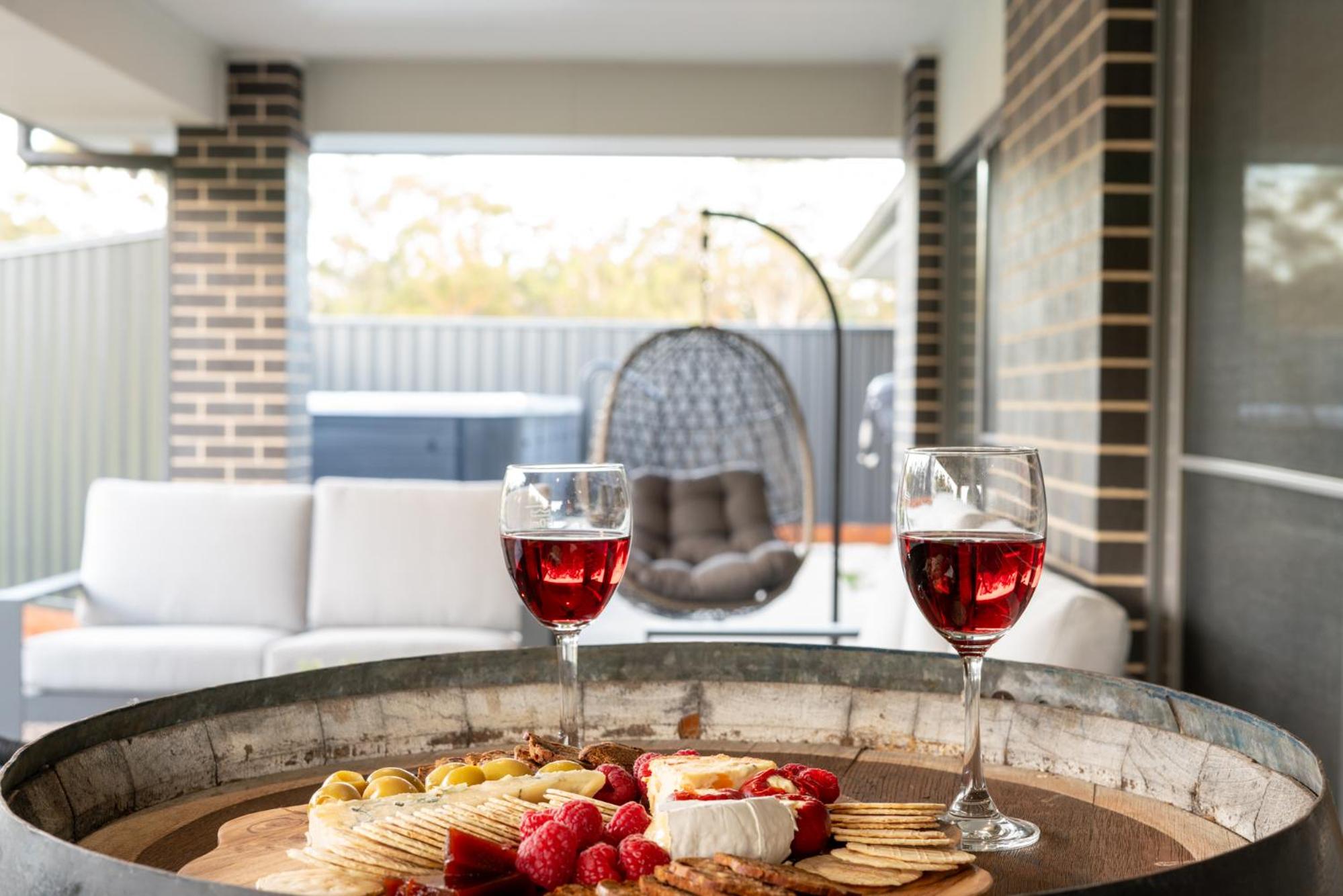 Luxury Hunter Valley Acreage - Heated SwimSpa - Mountain Views - Pool Table - Fire Pitt