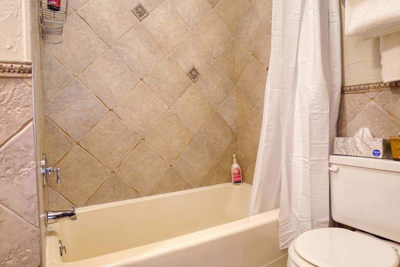 FlatIron Suite 204 - Charming Retreat view 3