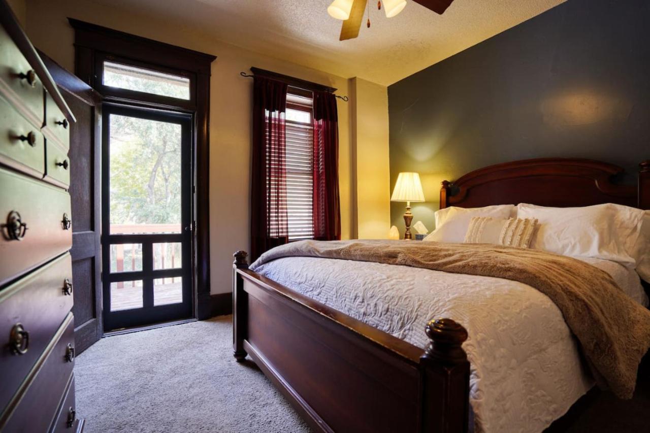 FlatIron Suite 201 - Private Balconies and Views view 4