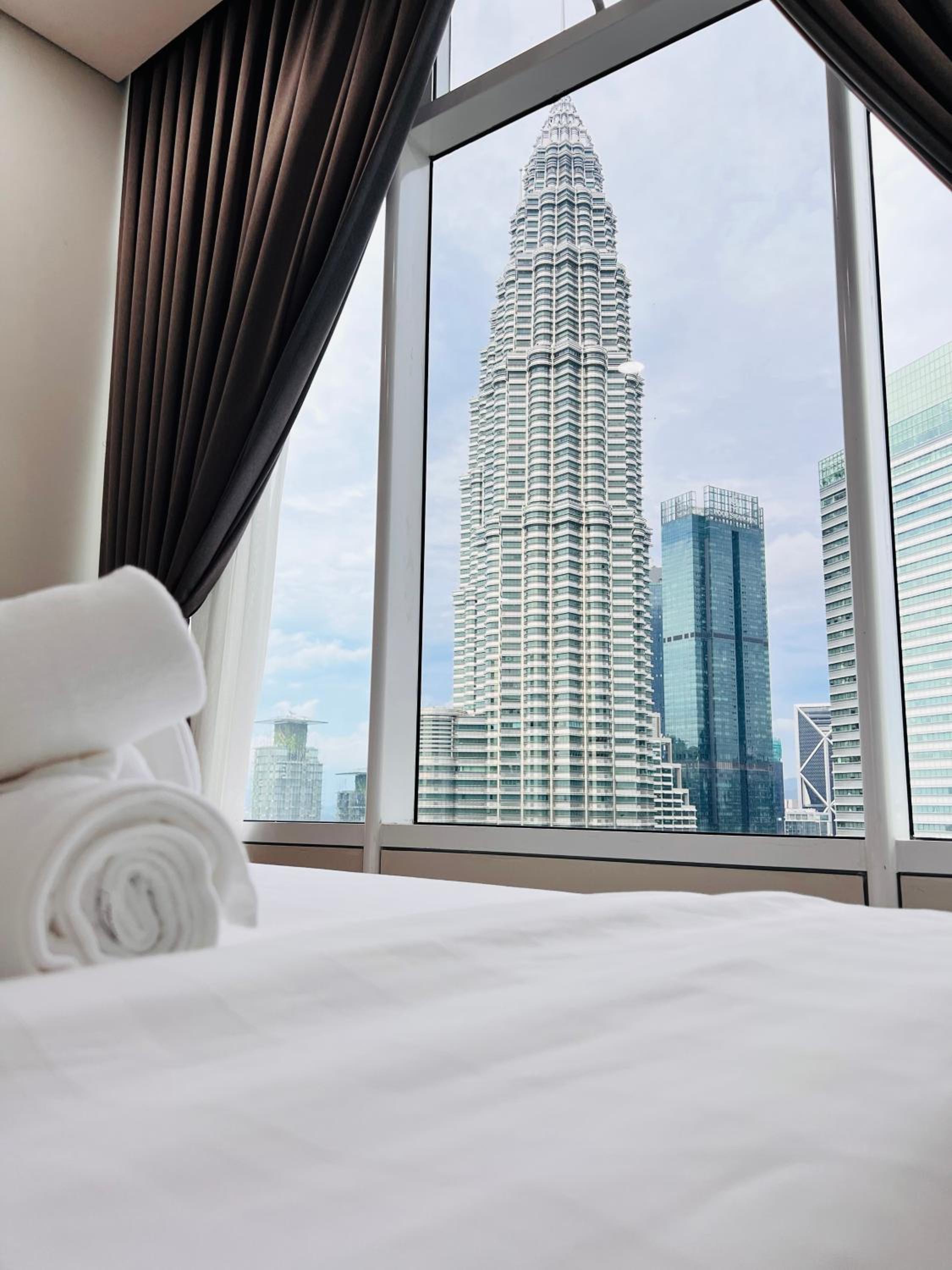 Sky Suites at KLCC by Mitstay