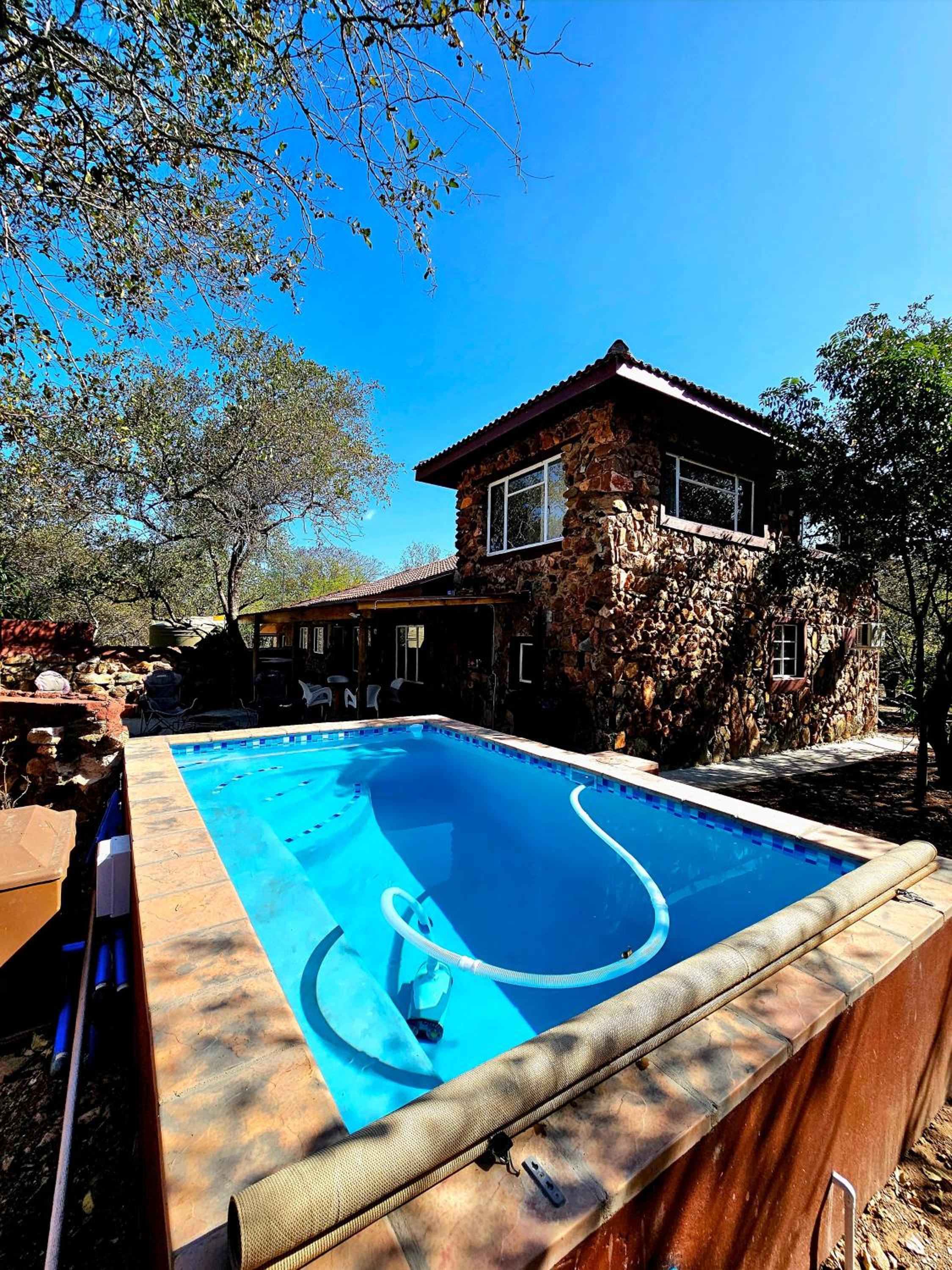 Luxury GuesthouseCo FlintstoneHouse
