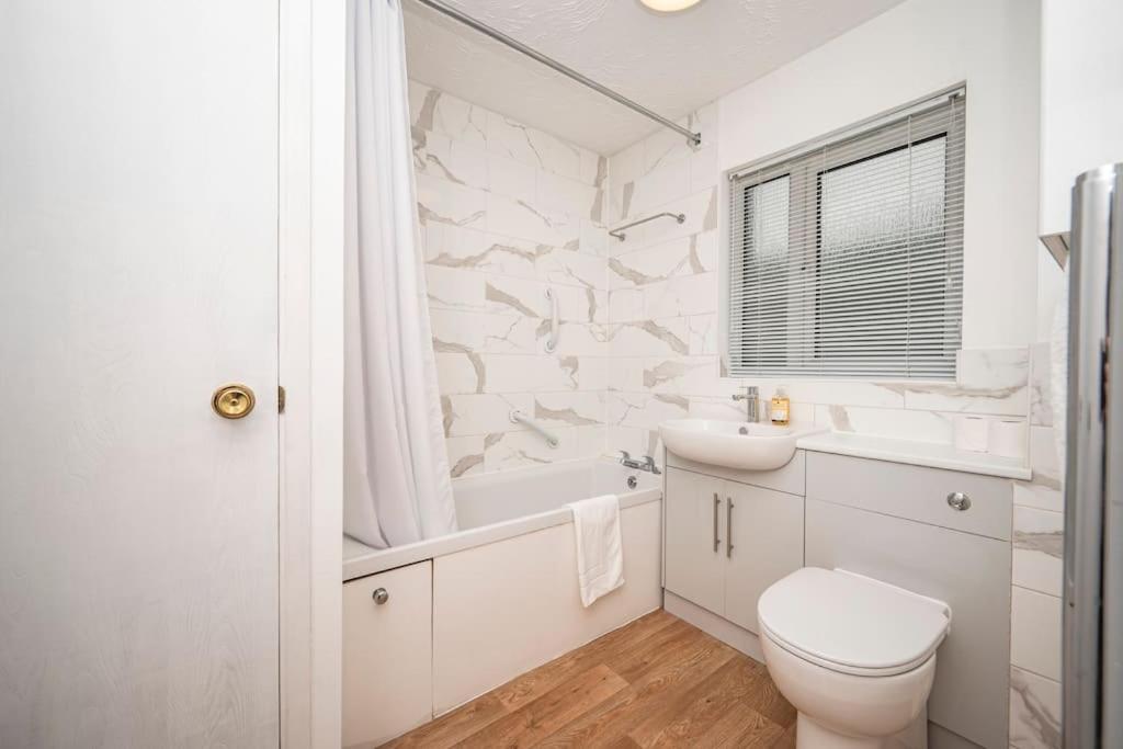 Cosy 2 bedroom flat close to Tower Bridge with free parking
