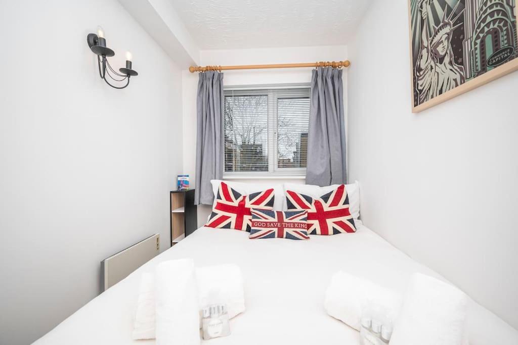 Cosy 2 bedroom flat close to Tower Bridge with free parking