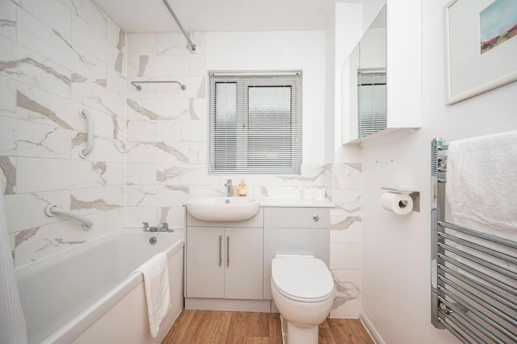 Cosy 2 bedroom flat close to Tower Bridge with free parking