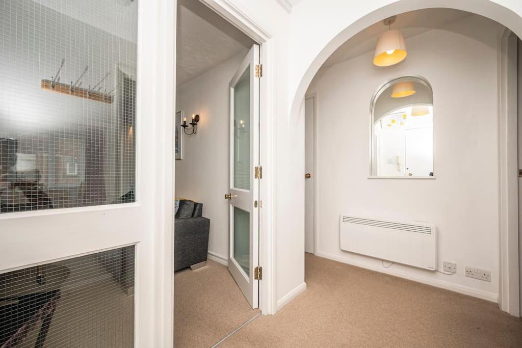 Cosy 2 bedroom flat close to Tower Bridge with free parking