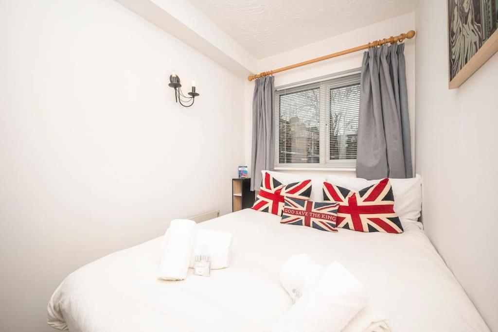 Cosy 2 bedroom flat close to Tower Bridge with free parking