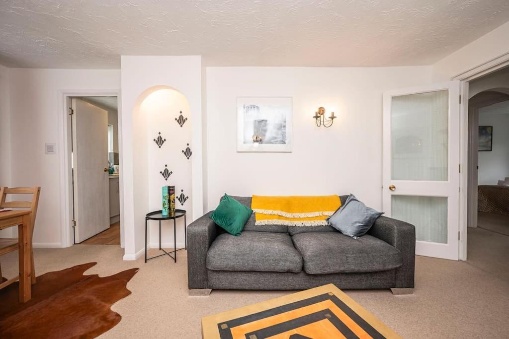 Cosy 2 bedroom flat close to Tower Bridge with free parking