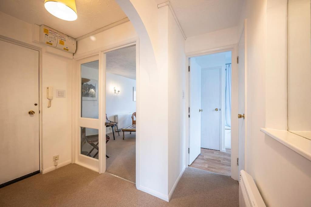 Cosy 2 bedroom flat close to Tower Bridge with free parking