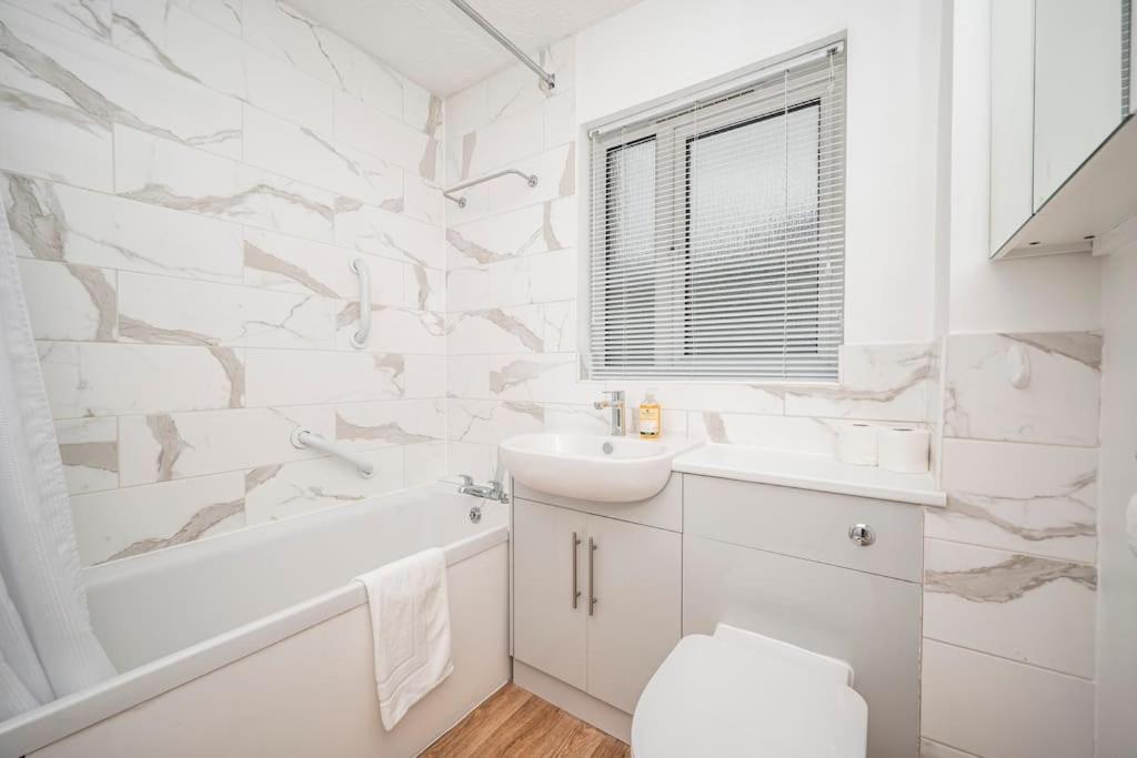 Cosy 2 bedroom flat close to Tower Bridge with free parking