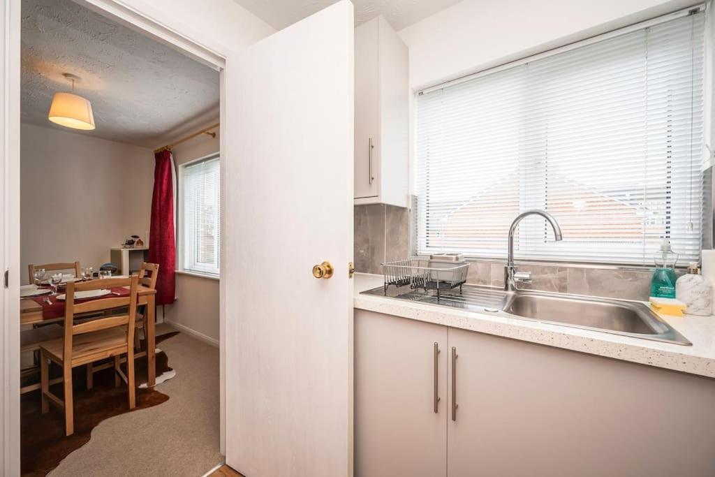 Cosy 2 bedroom flat close to Tower Bridge with free parking
