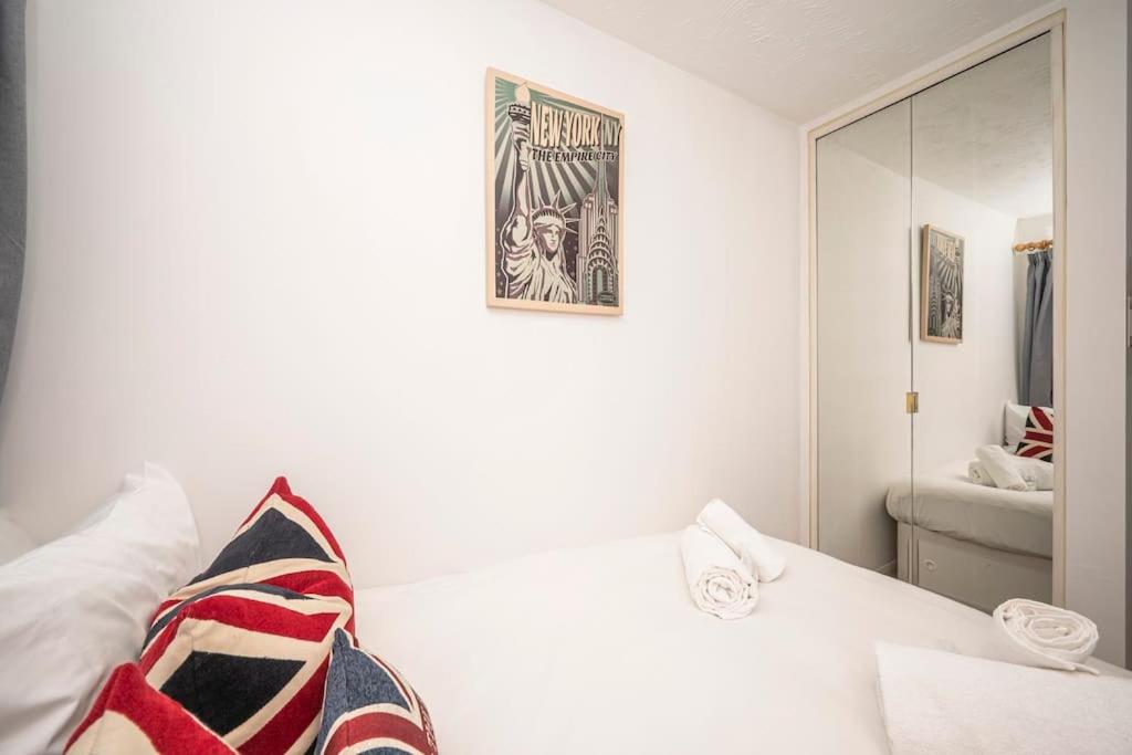 Cosy 2 bedroom flat close to Tower Bridge with free parking