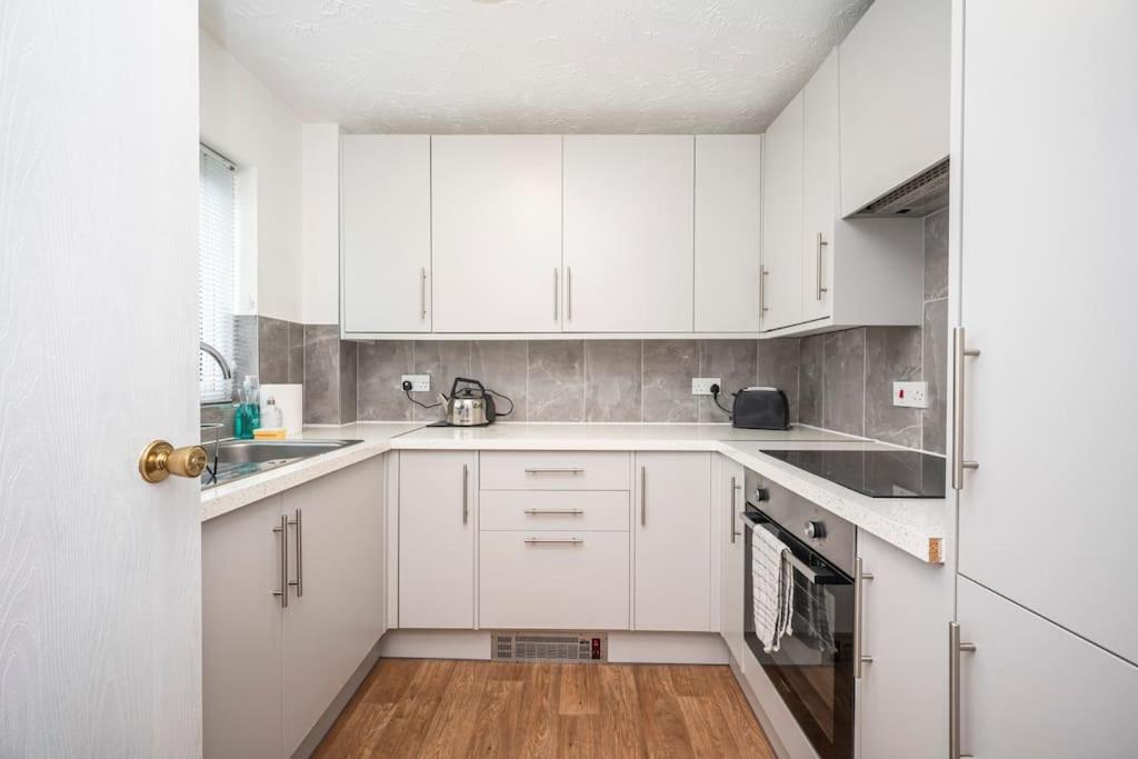 Cosy 2 bedroom flat close to Tower Bridge with free parking