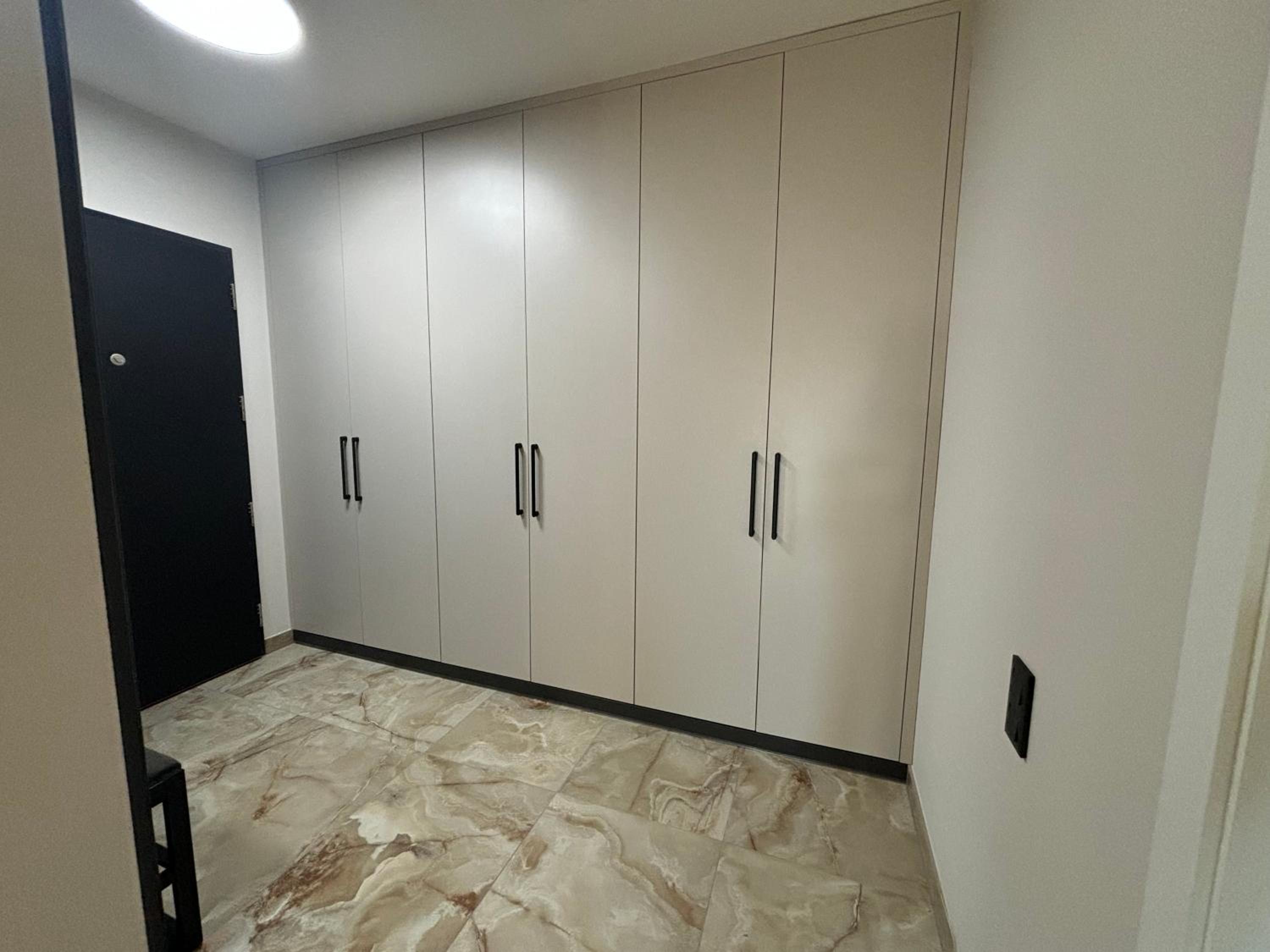 Luxury Sunny Home - AC, Free Garage, Metro, Balcony, PS5, 2nd parking on request