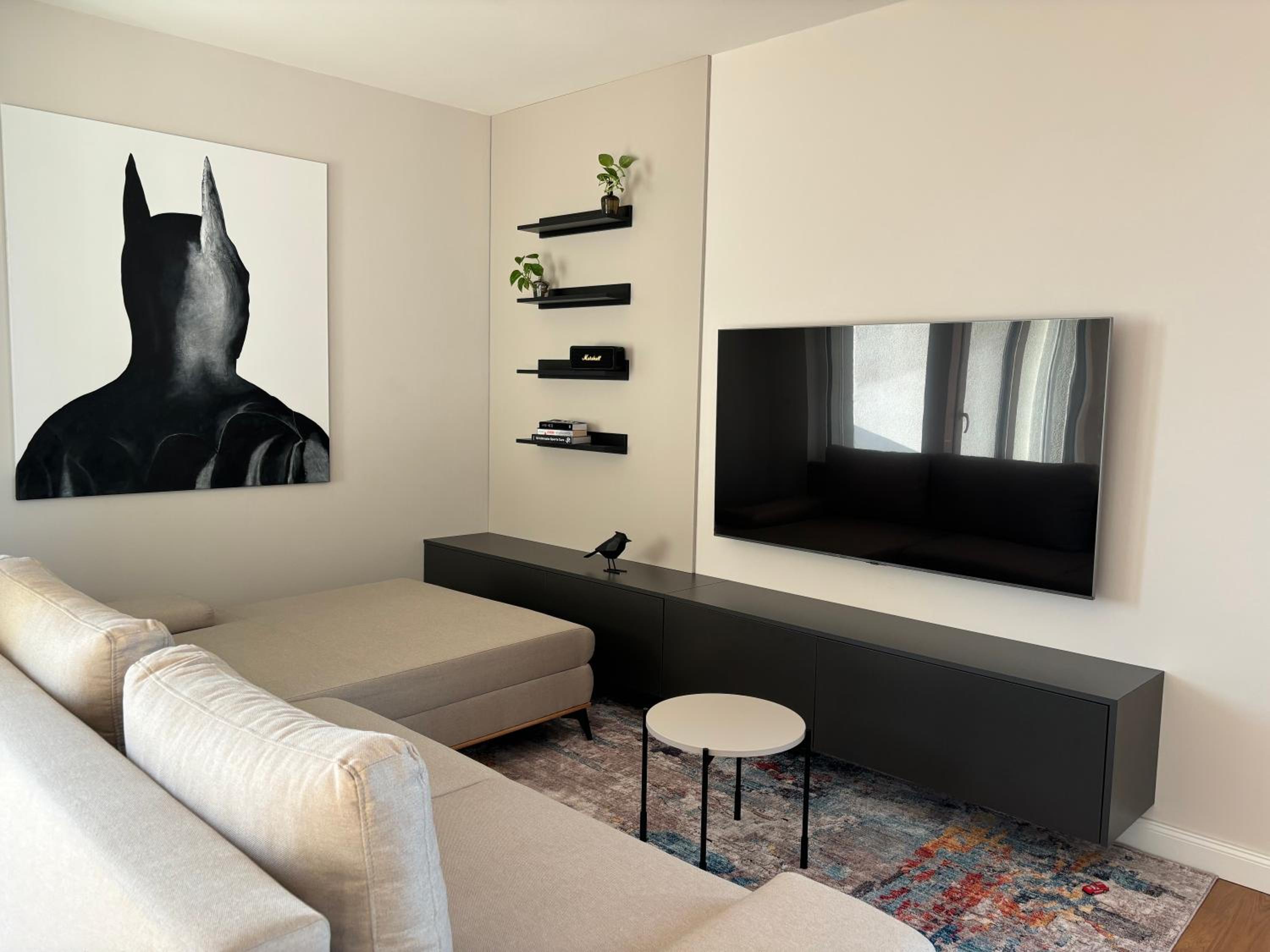 Luxury Sunny Home - AC, Free Garage, Metro, Balcony, PS5, 2nd parking on request