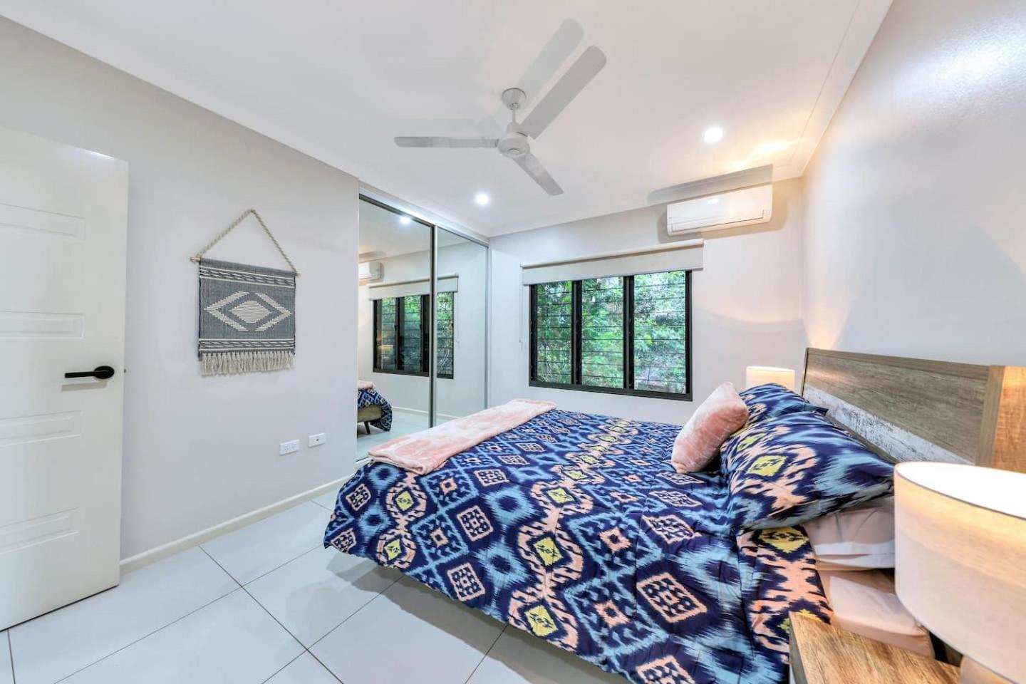 Big & Breezy House Mins To Beach, Hospital & Uni