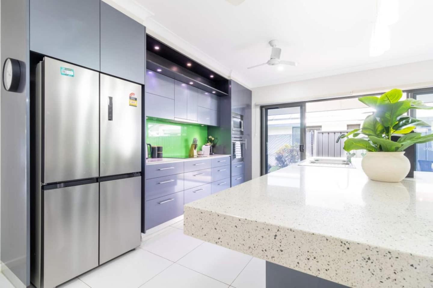 Big & Breezy House Mins To Beach, Hospital & Uni