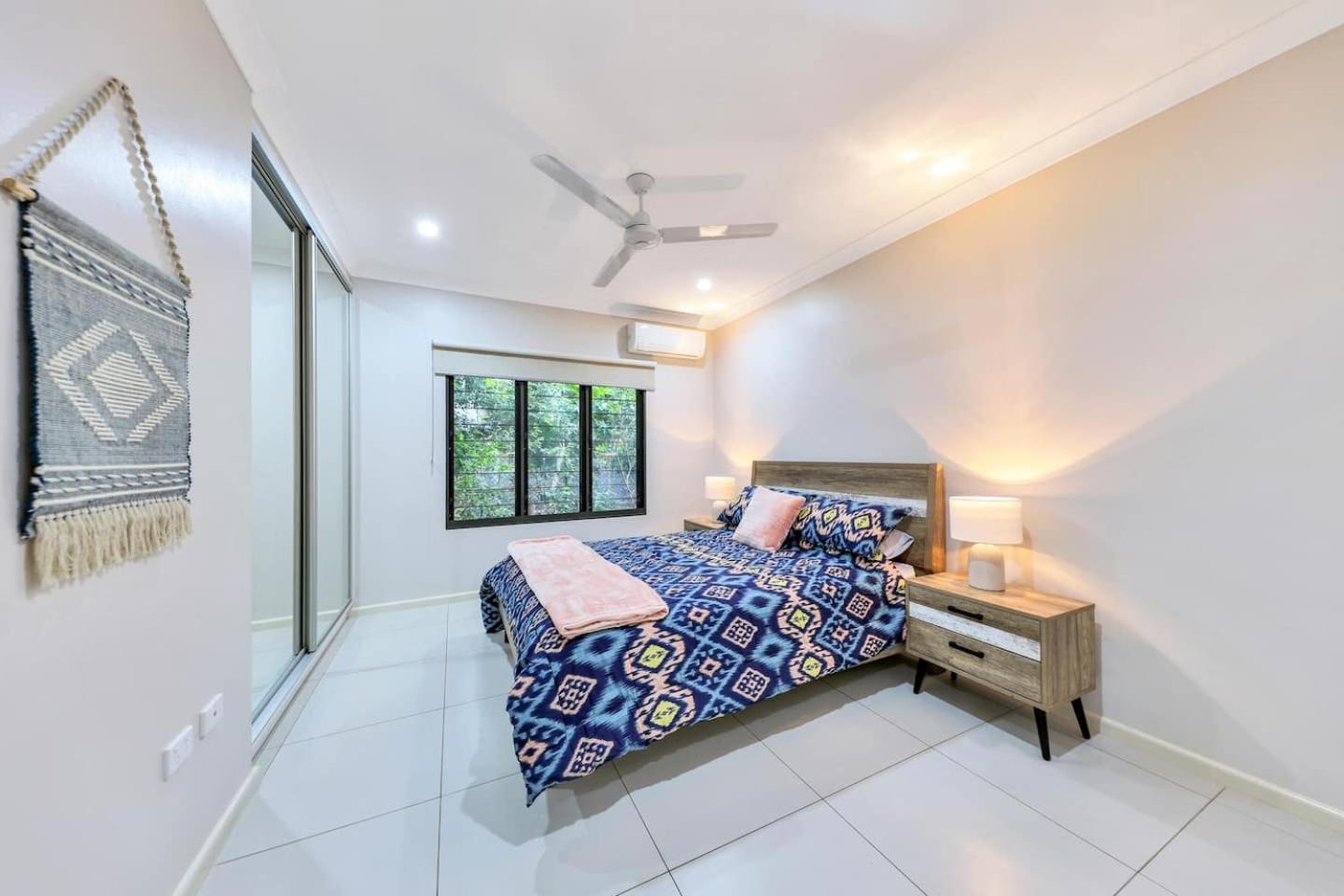 Big & Breezy House Mins To Beach, Hospital & Uni