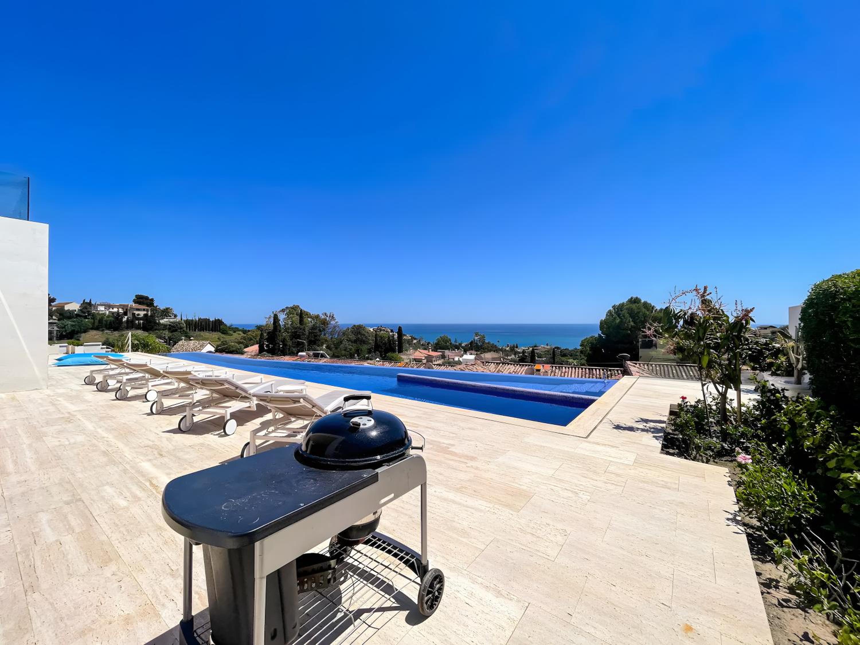 Luxury villa with Infinity pool