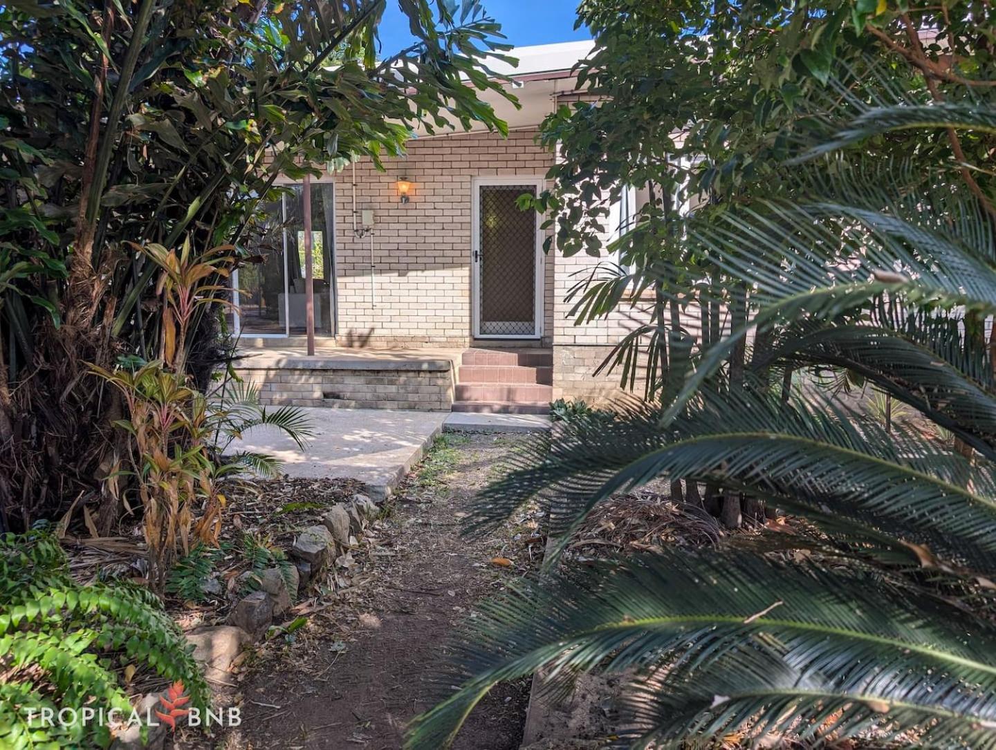 The Barra Retro 3 Bed Unit Walk To Foreshore