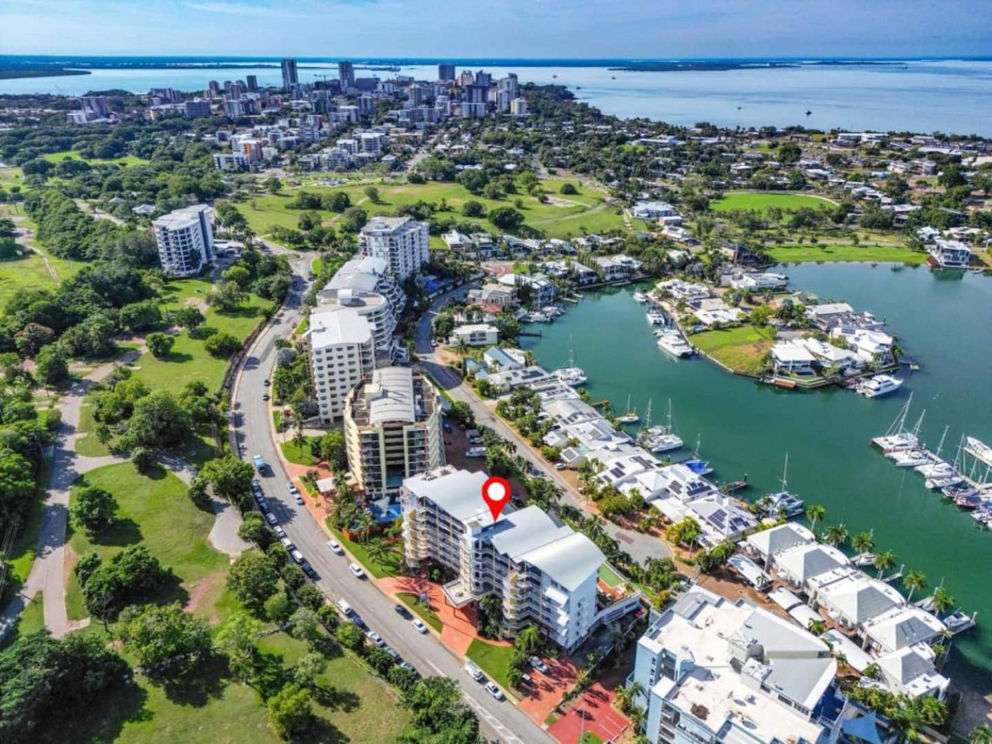 Marina Magic 2 Bed, 2 Bath apt Stunning Views