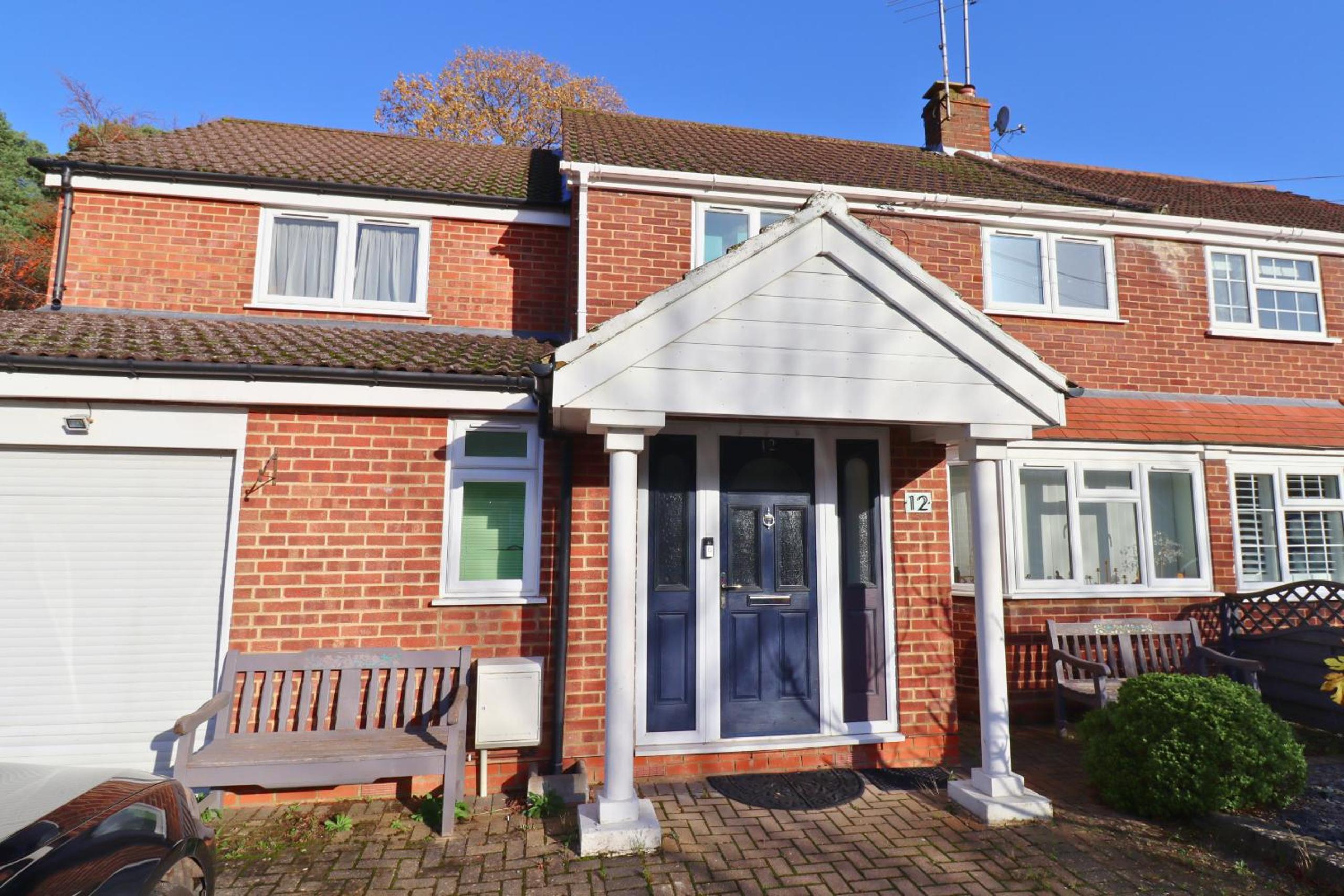 Spacious 5-Bedroom House in Ascot