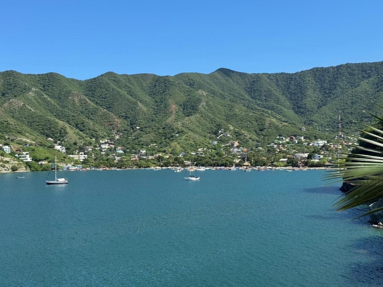 Bajo Mar Apartments Taganga, acceso privado a playa