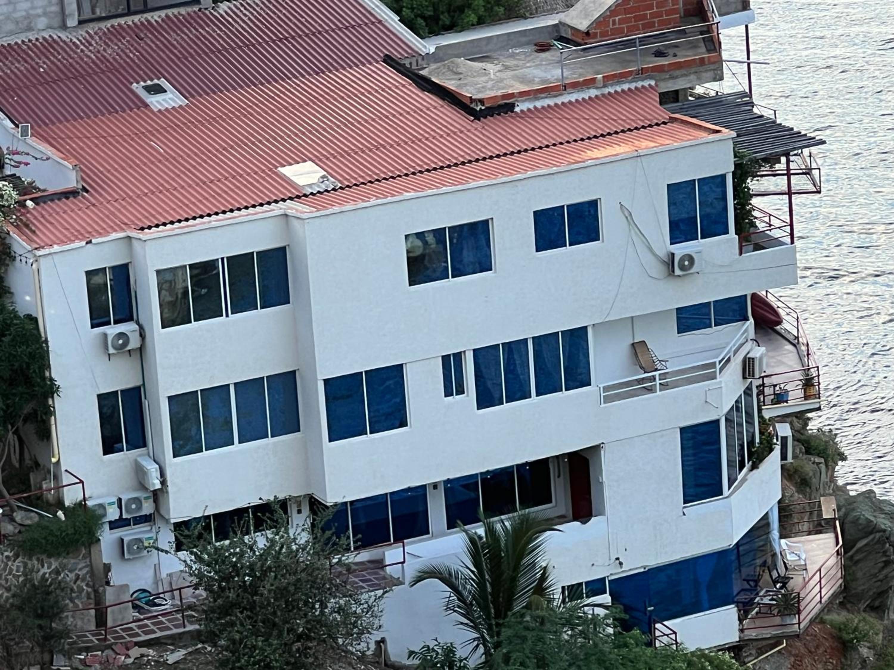 Bajo Mar Apartments Taganga, acceso privado a playa