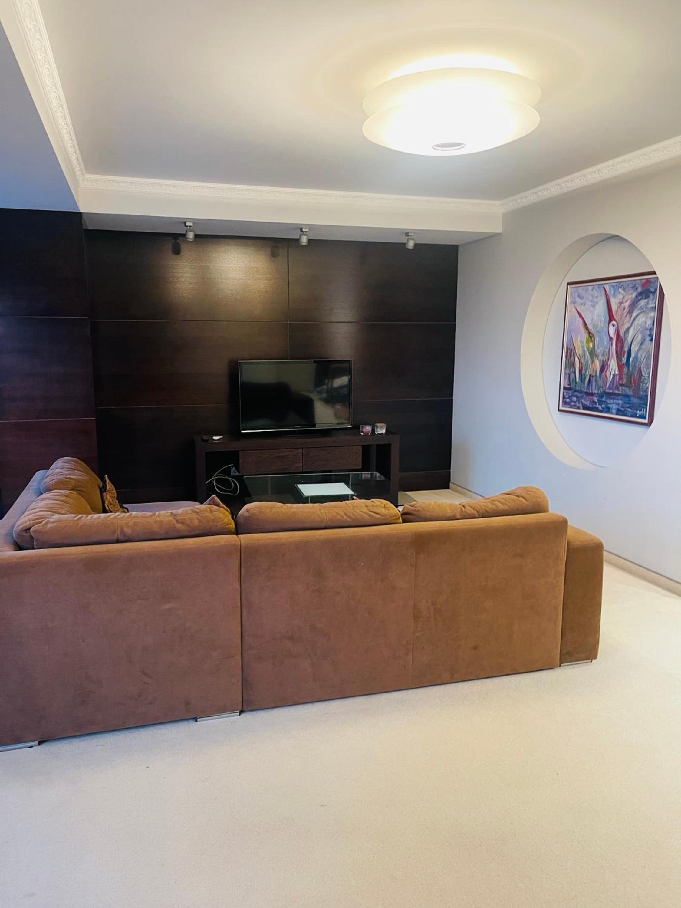 Panoramic city center apartment