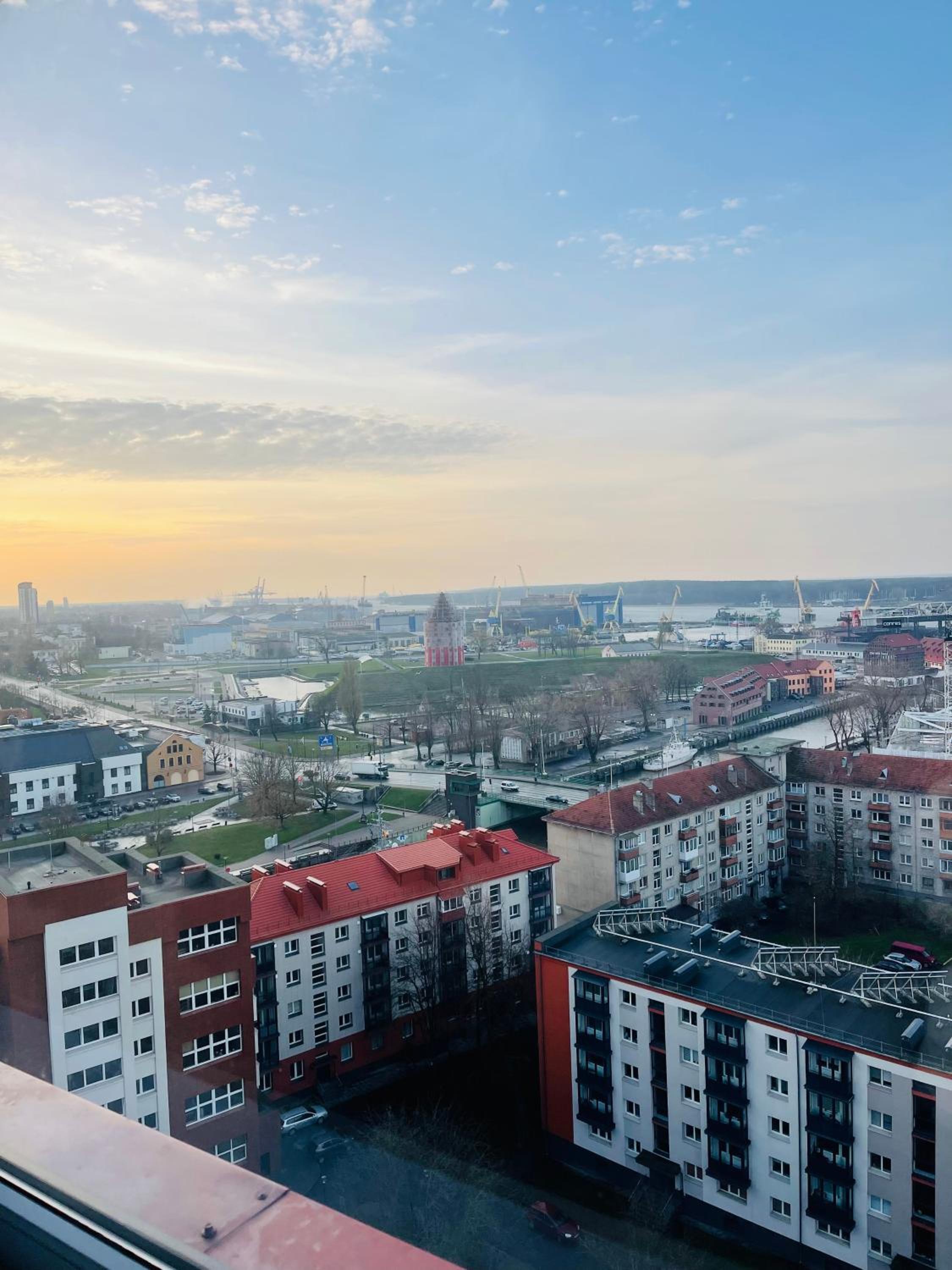 Panoramic city center apartment
