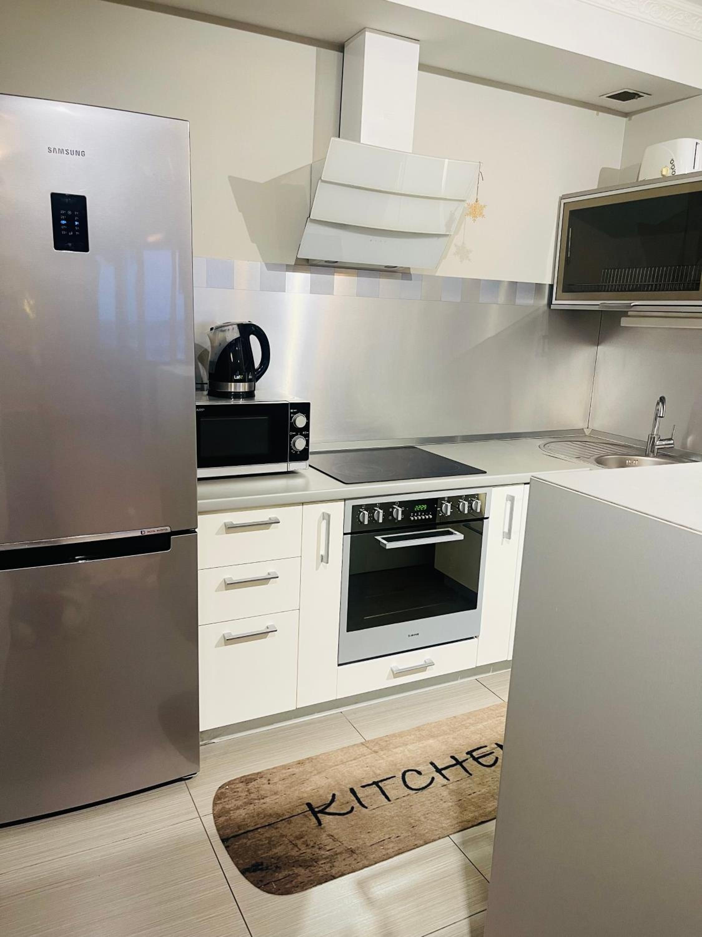Panoramic city center apartment