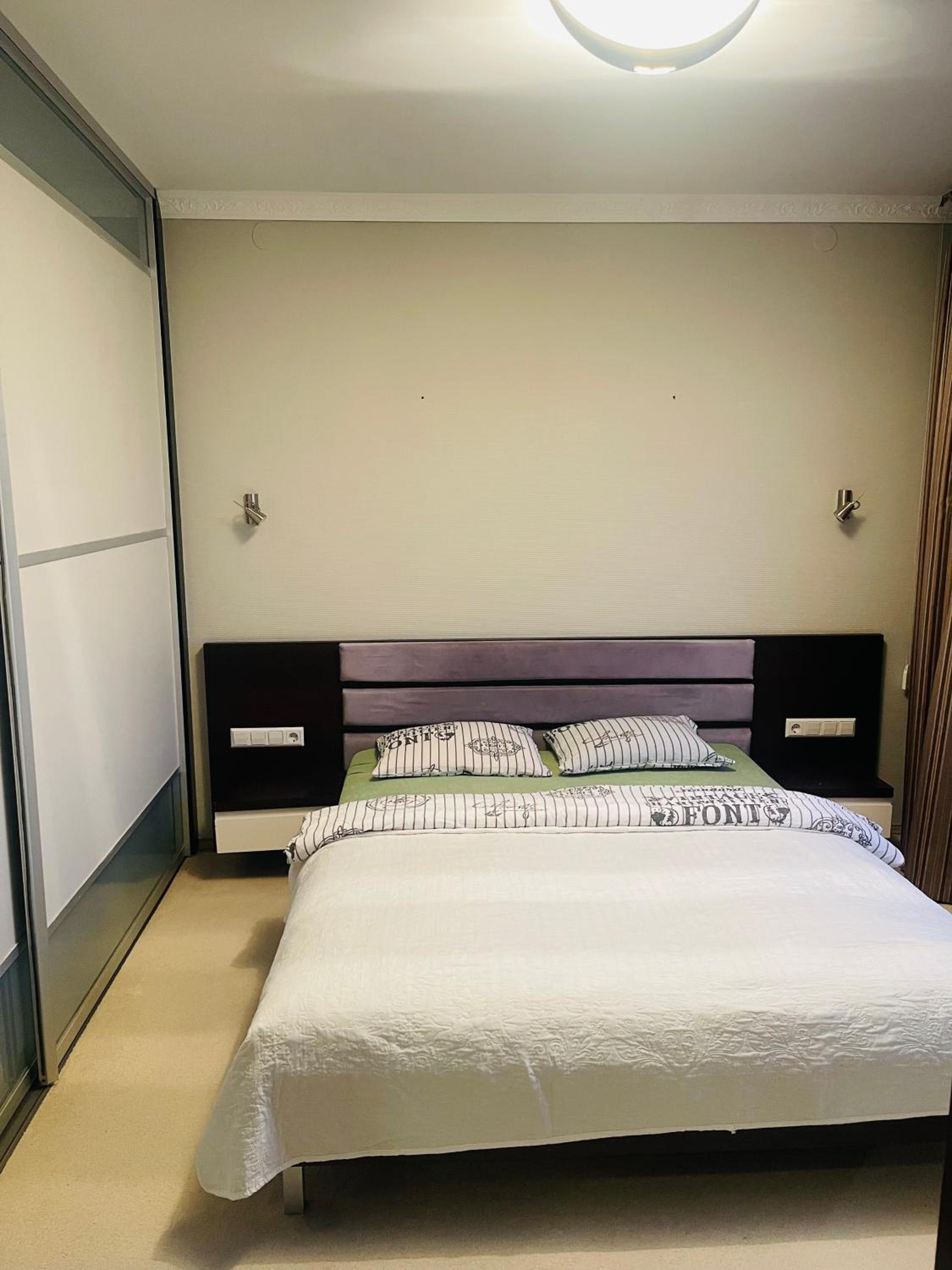 Panoramic city center apartment