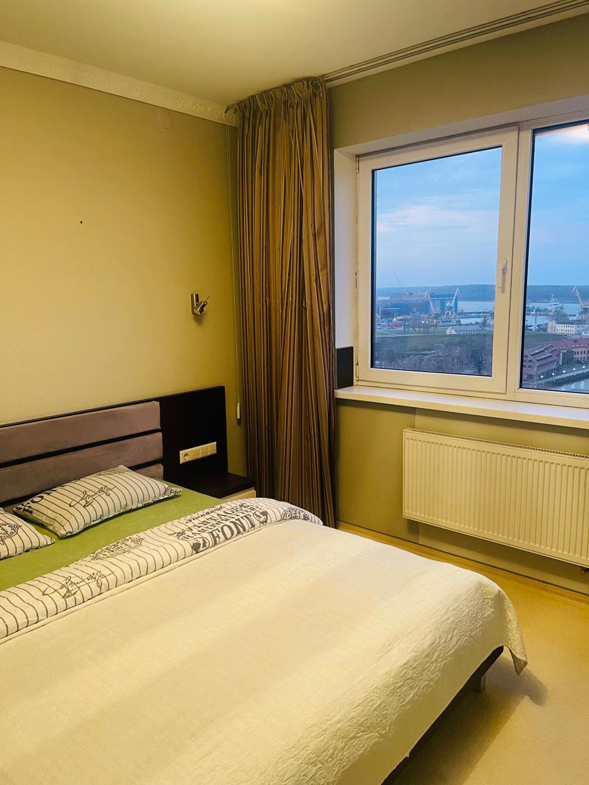 Panoramic city center apartment
