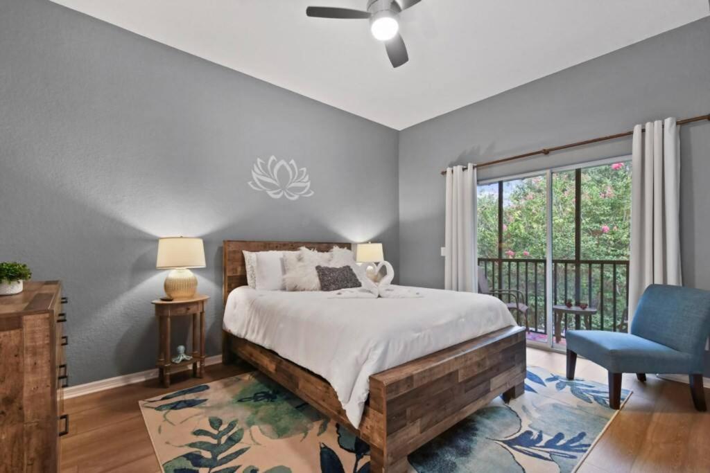 Gorgeous Bahama Bay Condo!