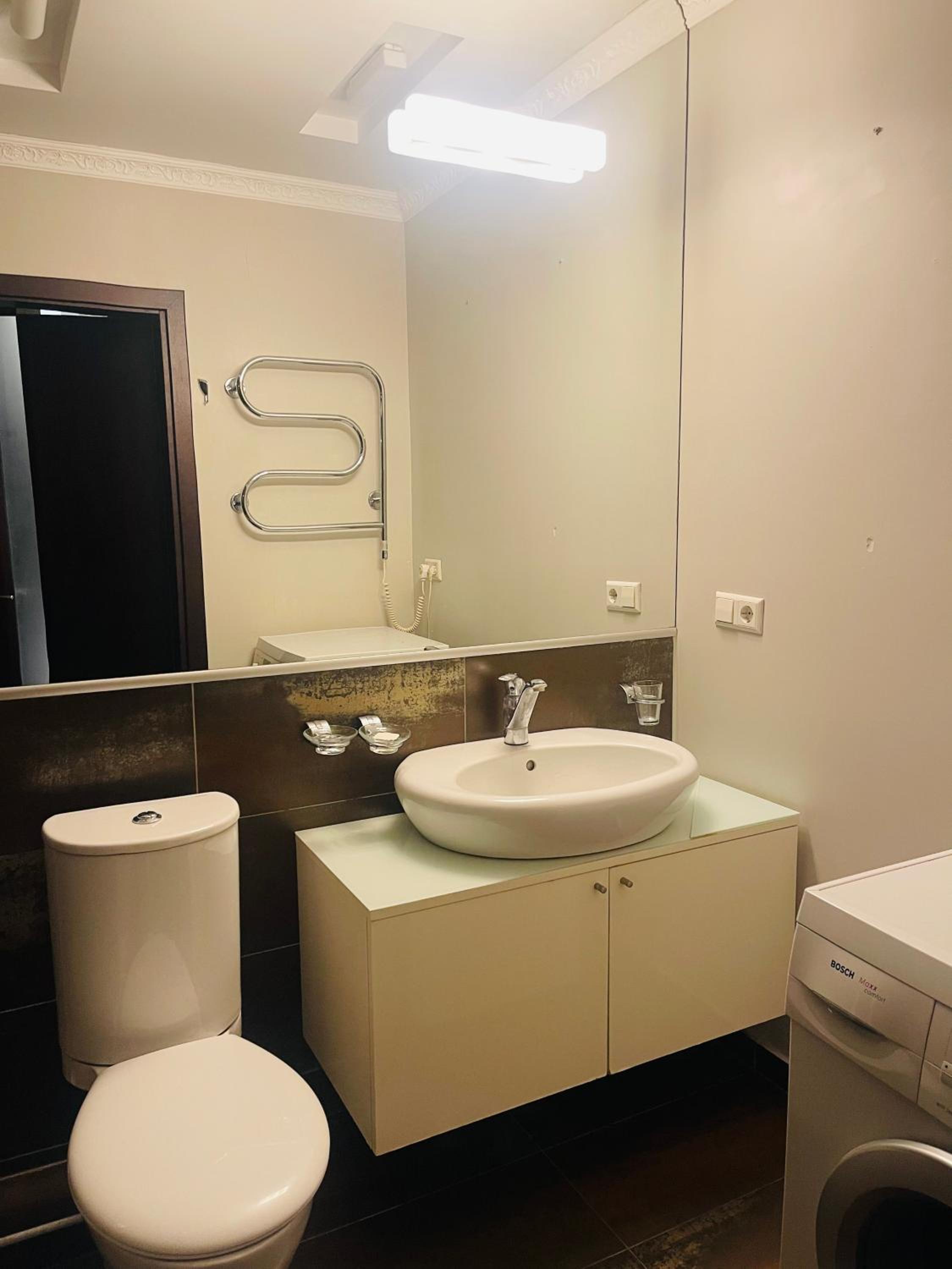 Panoramic city center apartment