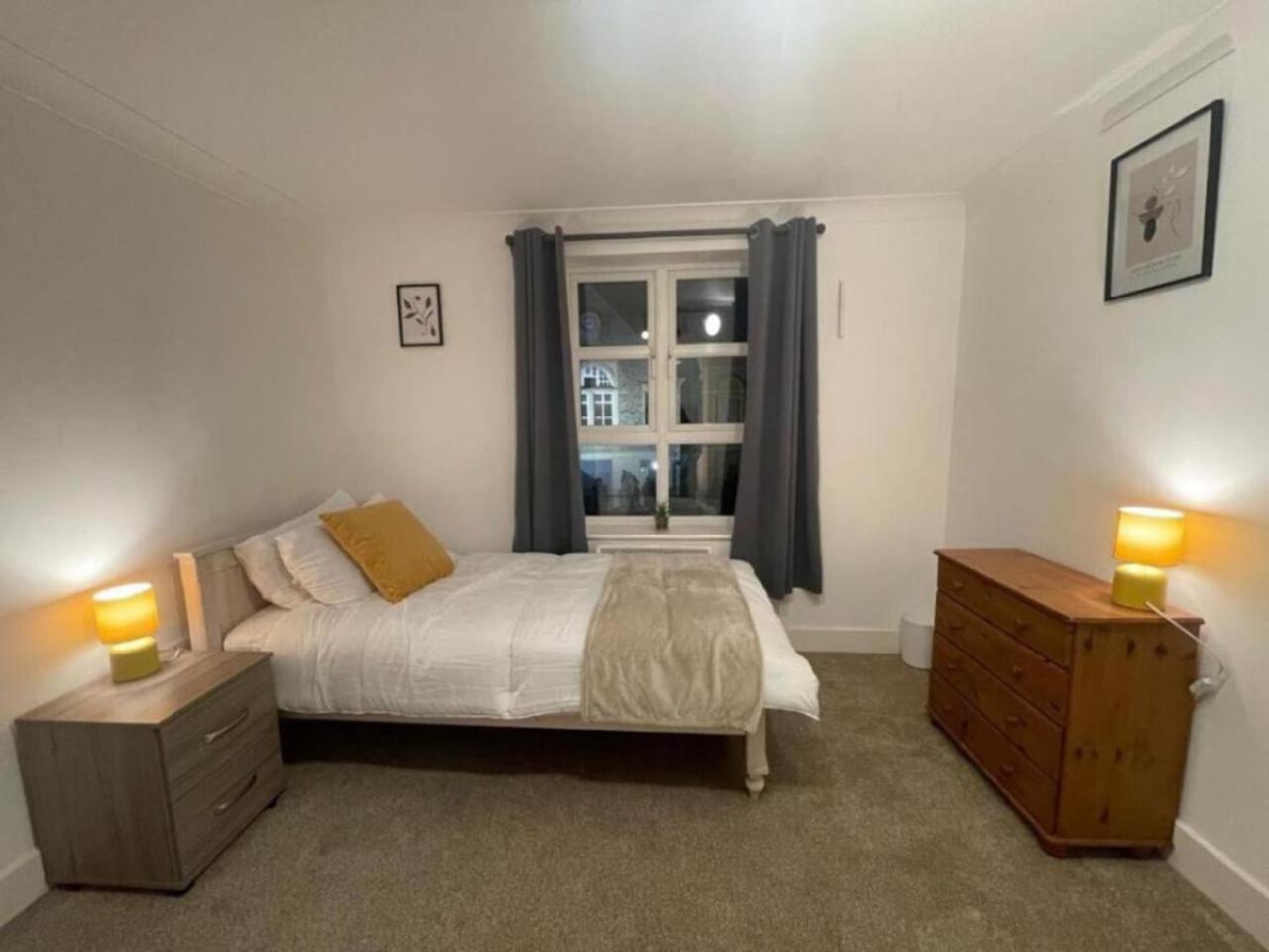 4 Bradford Old Town Swindon, 2 Bedroom, Sleeps 5, Free Secure Parking, Wifi, Long Stay Disc view 4