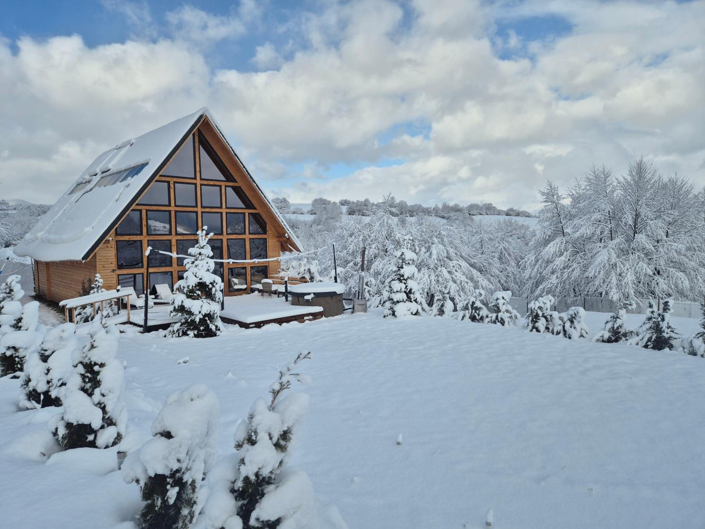 Cabana Timbernest & Hot Tubs