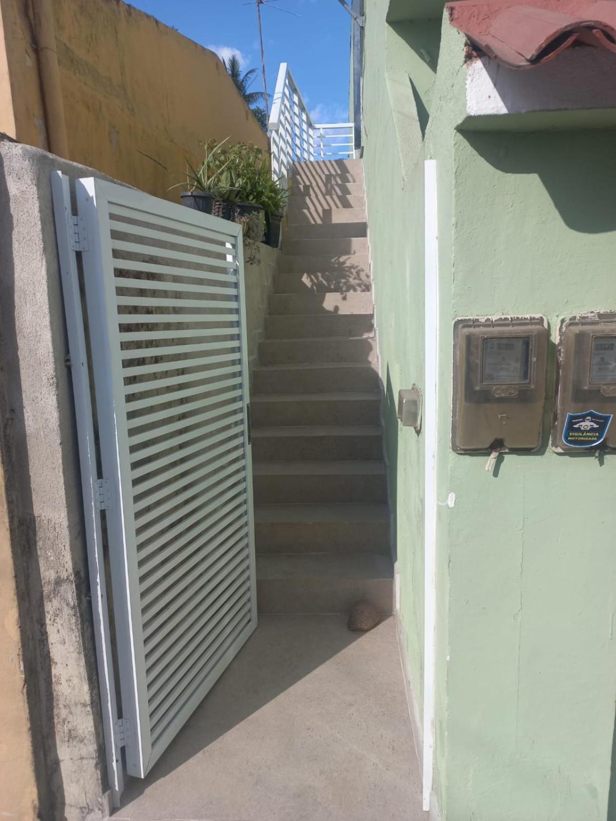 Casa Garanhuns 1º andar com escada