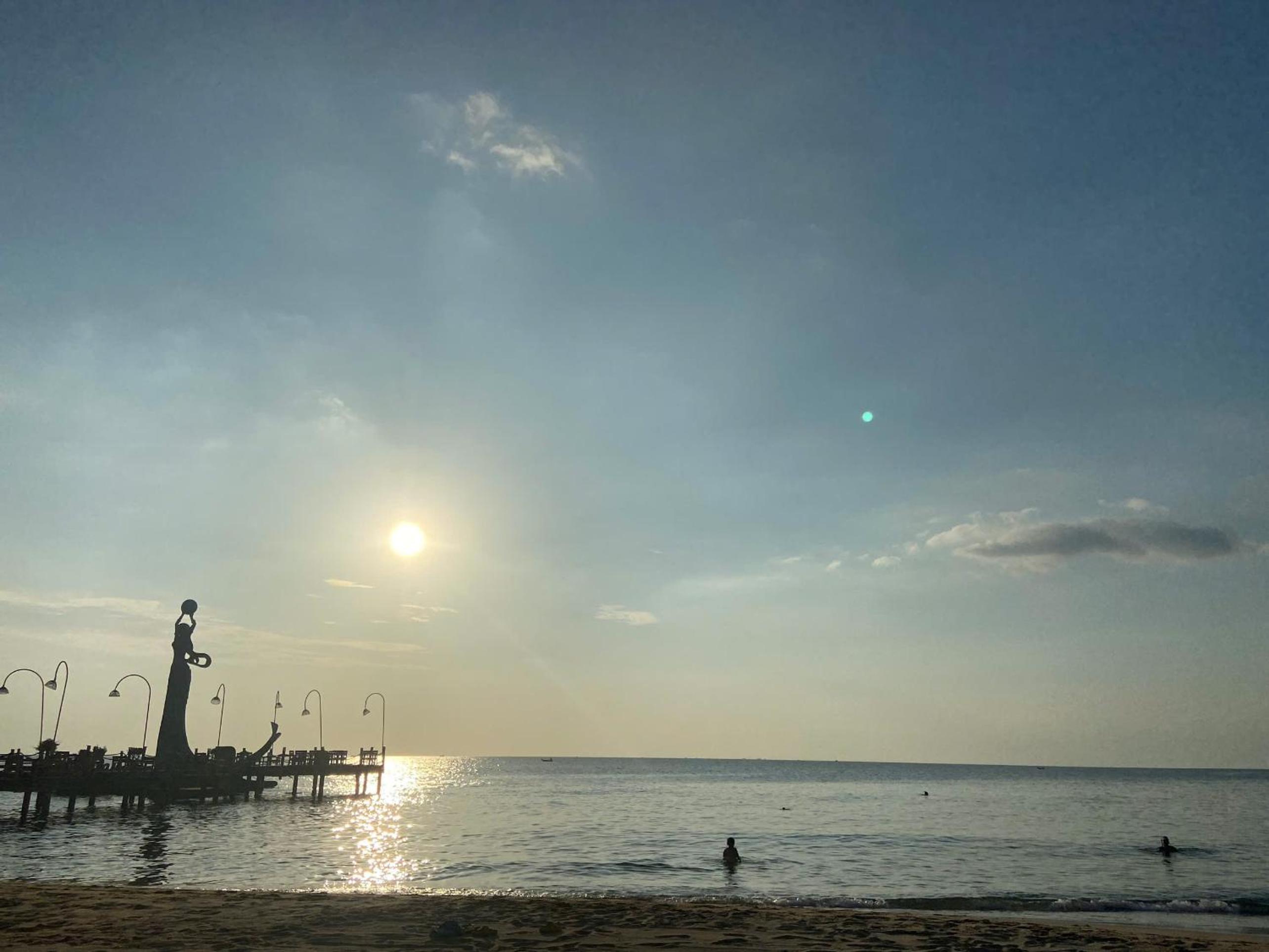 ღ Y Nghia at Ong Lang Beach ღ Coastal Haven with Home Cooked Bungalows ღ view 3